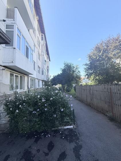 Apartament cu 2 camere semidecomandat, mobilat în Central
