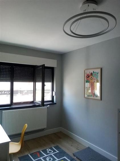 Apartament cu 3 camere semidecomandat, mobilat în 9 Mai