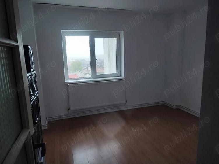 Apartament cu 3 camere decomandat în Agigea