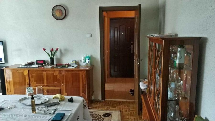 Apartament cu 3 camere semidecomandat în Rovine