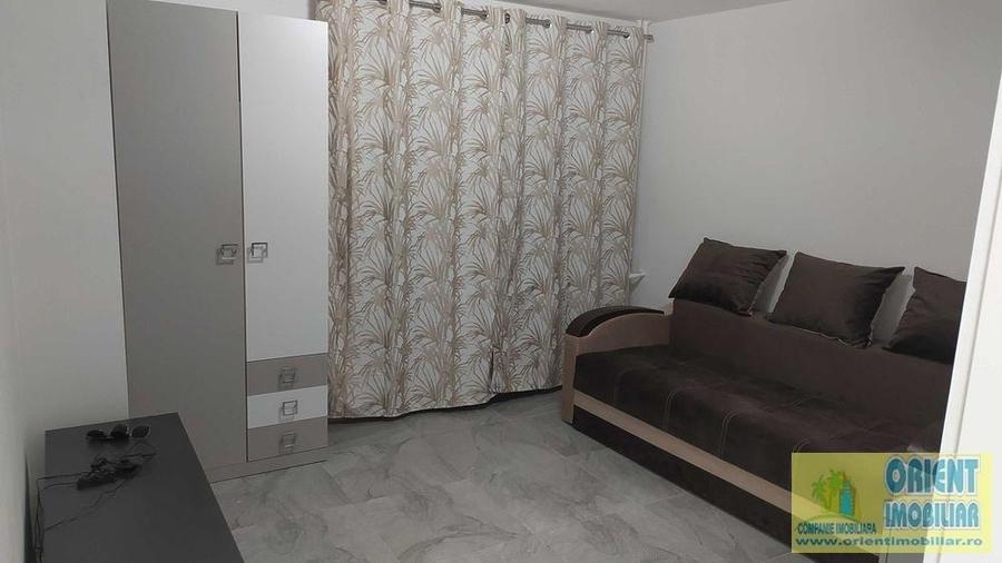 Garsonieră decomandată în Far