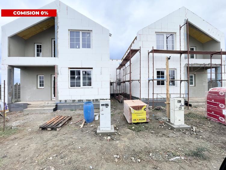 Duplex cu 4 camere cu Canalizare în Moșnița Nouă