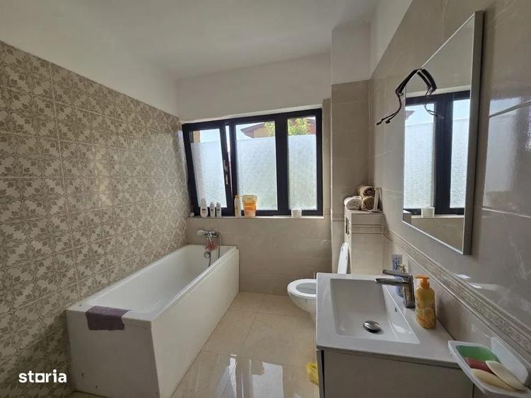 Apartament cu 3 camere în Sisești
