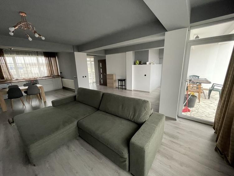 Apartament cu 3 camere decomandat în Cârcea