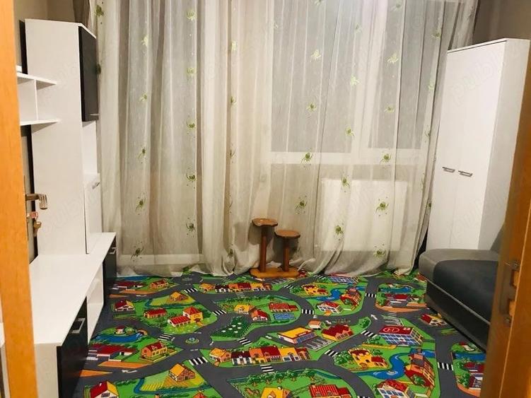 Apartament cu 3 camere semidecomandat în Florești