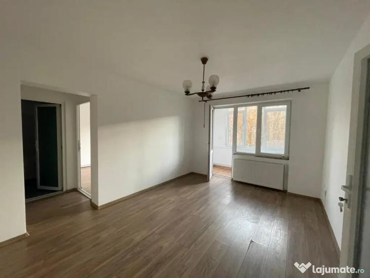 Apartament cu 2 camere semidecomandat în Săsar