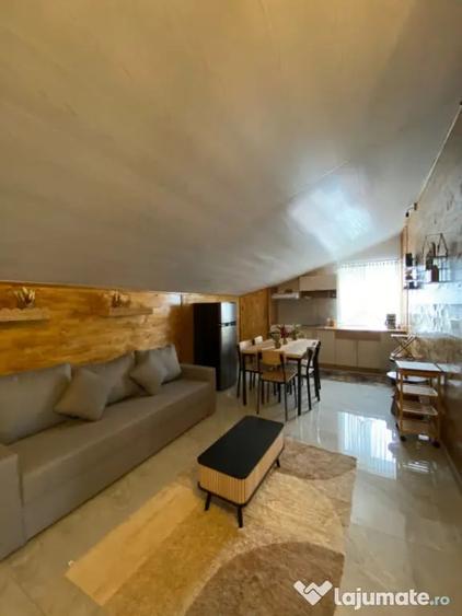 Apartament cu 4 camere decomandat în Central