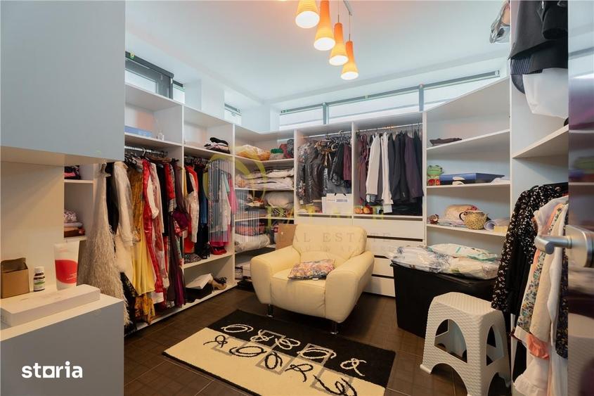 Casă cu 5 camere cu Teren 1000 Mp în Bucium