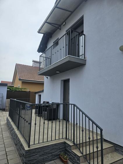 Casă cu 4 camere în Exterior Vest
