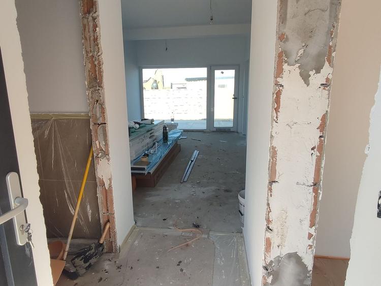 Duplex cu 4 camere cu Canalizare în Sânandrei