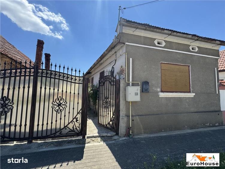 Casă cu 4 camere cu Teren 569 Mp în Central