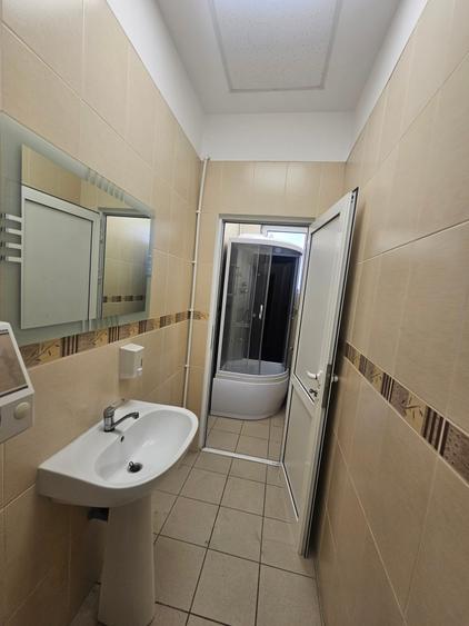 Birou, de 220 mp, în Central