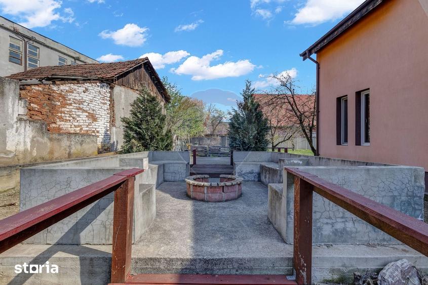 Casă cu 8 camere cu Teren 777 Mp în Ultracentral