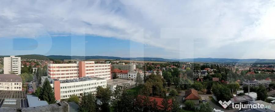 Apartament cu 3 camere decomandat în Spitalului