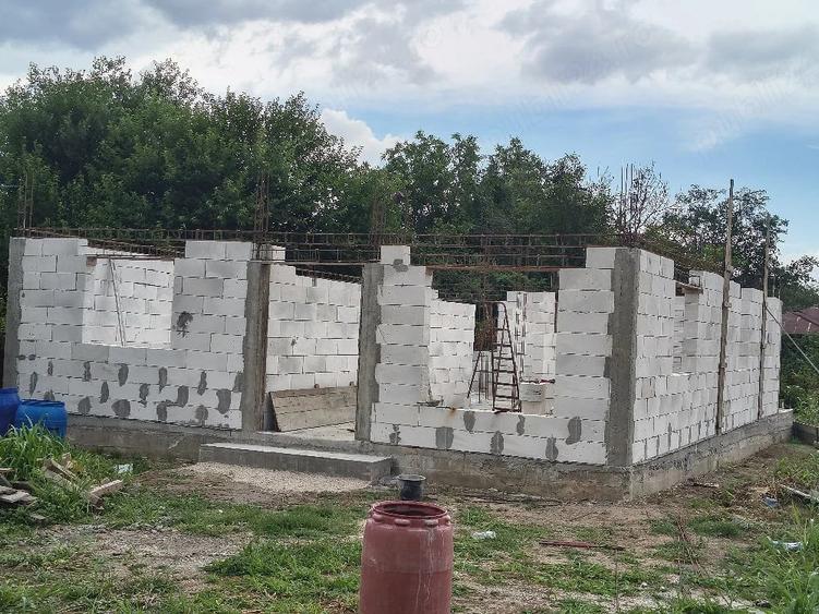Casă cu Teren 914 Mp în Vidra