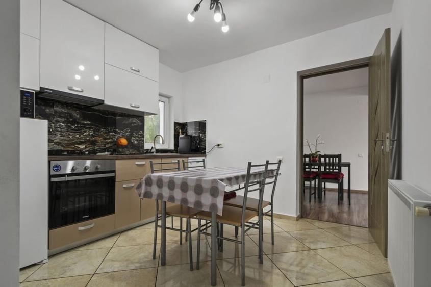 Casă individuală cu 4 camere cu Piscina în Ciolpani