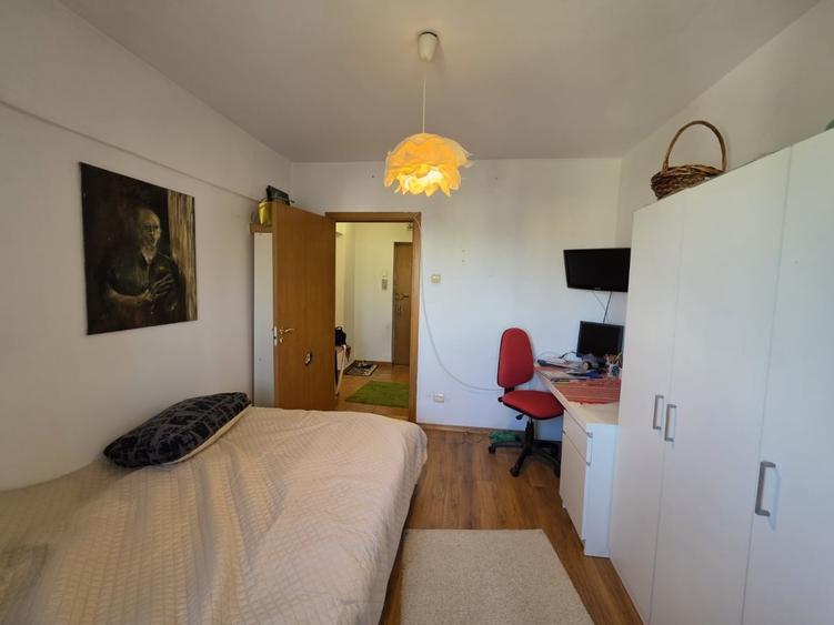 Apartament cu 3 camere semidecomandat în Iancului