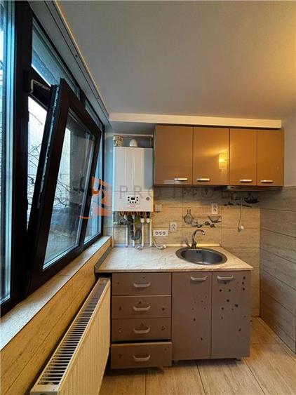 Apartament cu 2 camere decomandat, mobilat în Broșteni