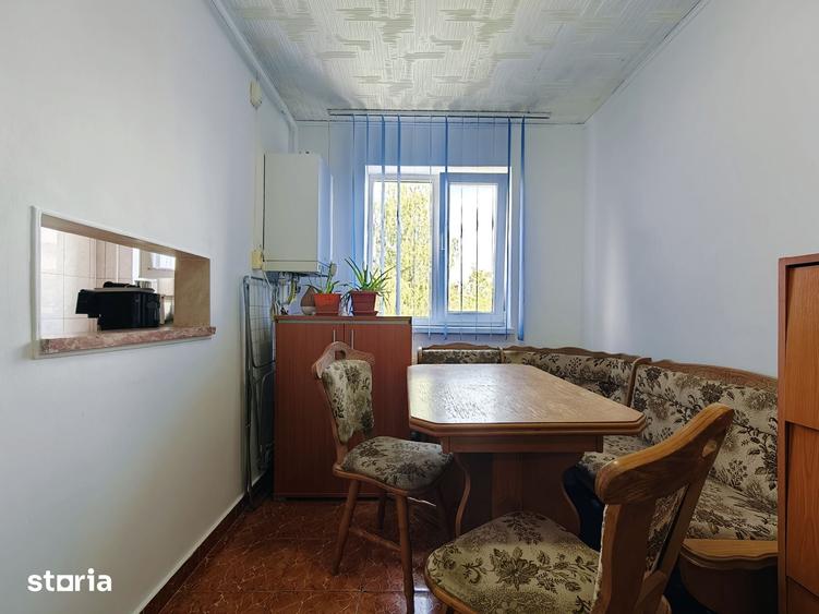 Apartament cu 3 camere în Florilor