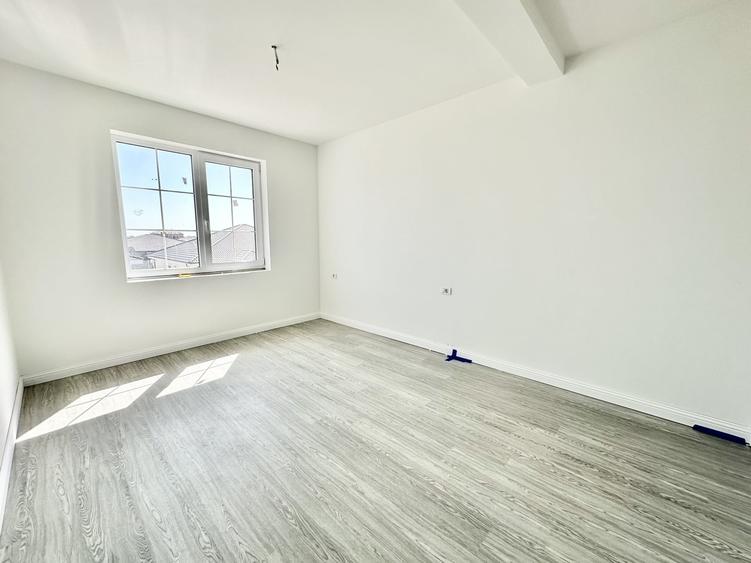 Duplex cu 4 camere cu Canalizare în Moșnița Veche
