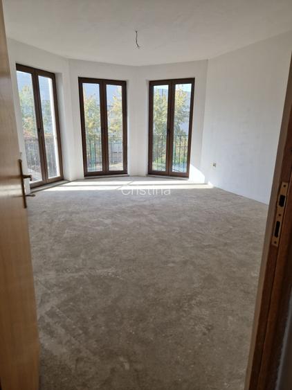 Vand casa 4 camere (stadiu la alb) in cartier Europa Oradea, P+1 si curte, 282mp