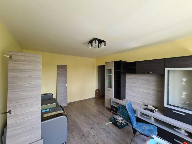 Apartament cu 2 camere nedecomandat în Traian