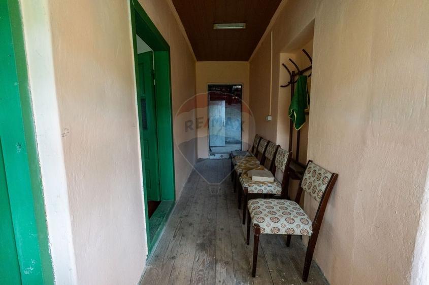 Casă individuală cu 6 camere cu Teren 2143 Mp în Crișan
