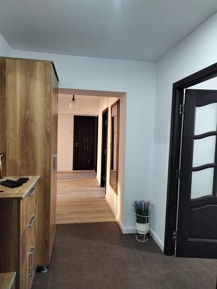 Apartament cu 4 camere decomandat în Central