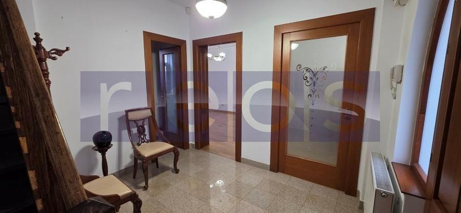 Casă individuală cu 5 camere cu Canalizare în Decebal