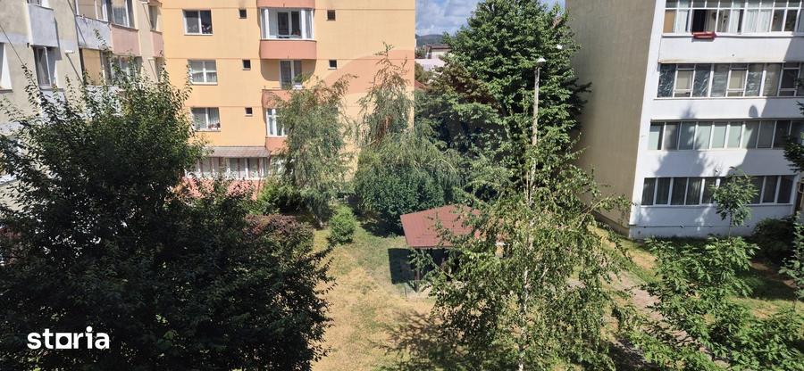 Apartament cu 2 camere decomandat, mobilat în Central