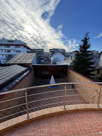 Casă cu 4 camere cu Teren 400 Mp în Central