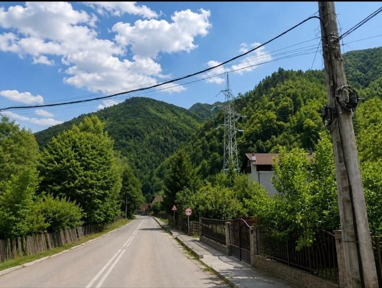 Casă cu 5 camere cu Garaj în Săliștea