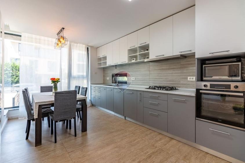 Casă cu 5 camere cu Teren 149 Mp în Est