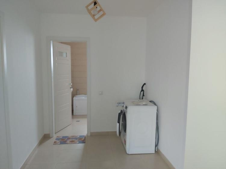 Apartament cu 3 camere decomandat în Florești