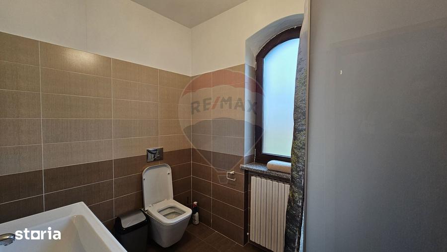 Casă cu 5 camere cu Teren 840 Mp în Șcheia