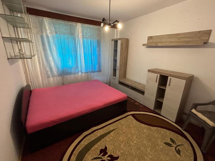 Grivitei decomandat parter/8 mobilat+utilat 300 euro - 3