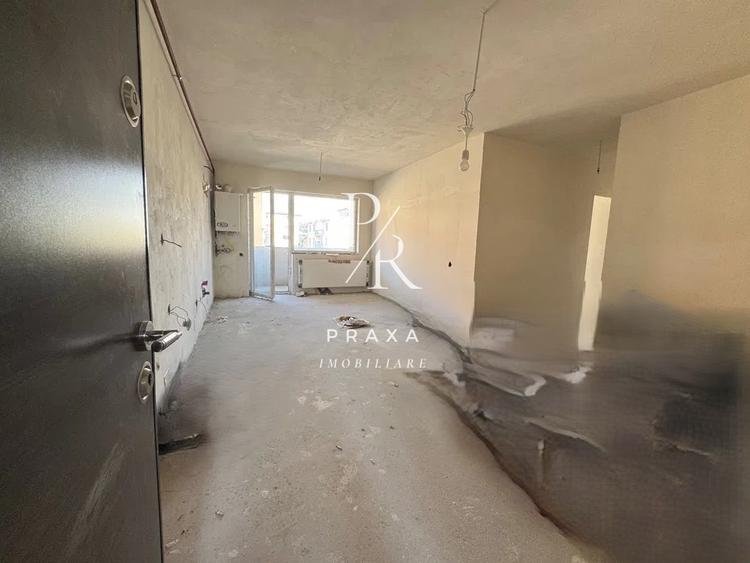 Apartament cu 3 camere semidecomandat în Florești