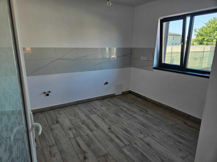 Casă cu 4 camere în Clinceni