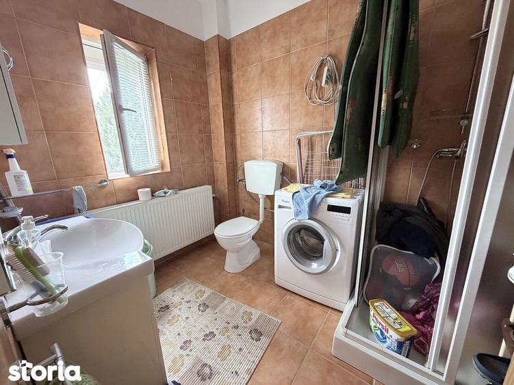 Casă cu 4 camere cu Teren 1300 Mp în Central