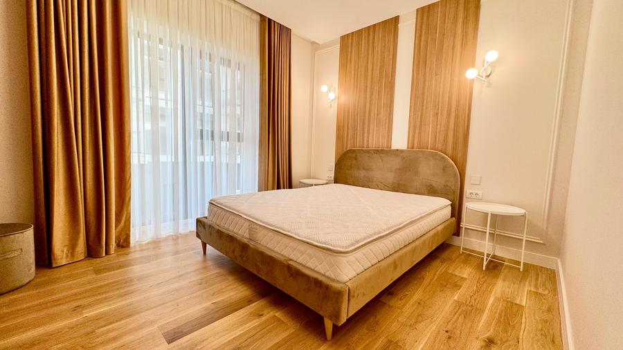 Apartament cu 3 camere semidecomandat în P-ta Presei Libere