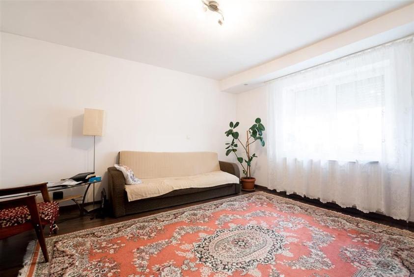 Casă individuală cu 6 camere cu Teren 916 Mp în Iorga