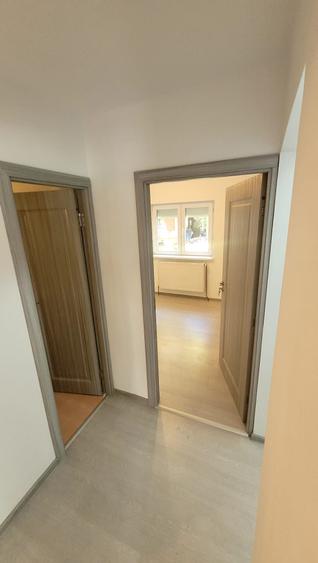 Apartament cu 3 camere decomandat, mobilat în Aradului