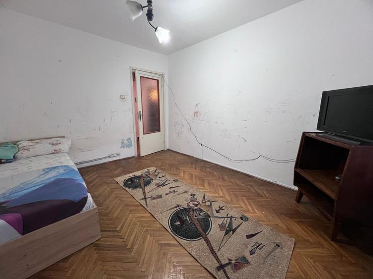 Apartament cu 3 camere decomandat în Minerul