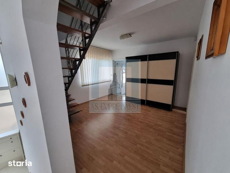 Casă individuală cu 6 camere cu Canalizare în Cristian