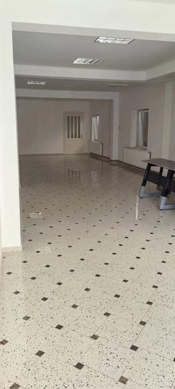 Spațiu comercial, de 100 mp, în Central
