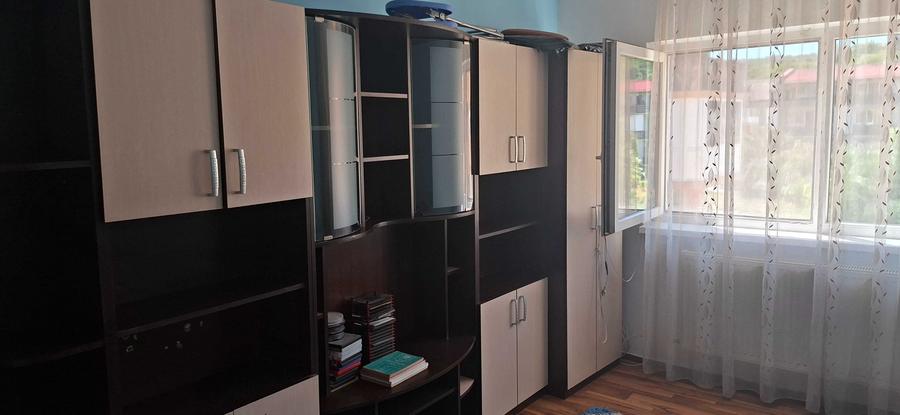 Apartament cu 3 camere decomandat în Florești