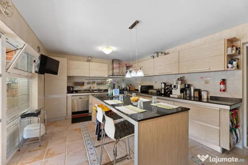 Casă cu 4 camere cu Teren 921 Mp în Subcetate