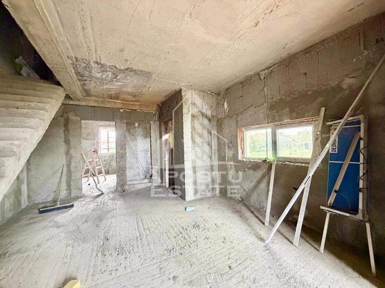 Casă cu 4 camere cu Teren 370 Mp în Giarmata