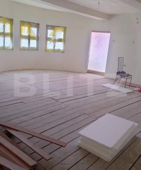 Casă cu 5 camere cu Teren 100 Mp în Central