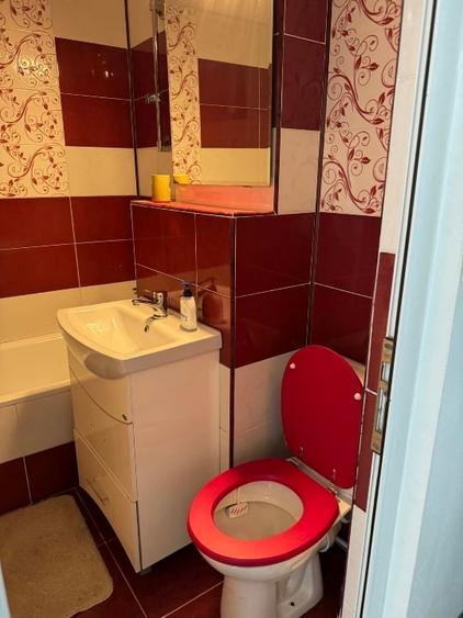 Apartament cu 3 camere decomandat, mobilat în 9 Mai